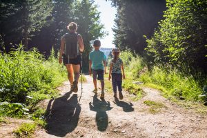 hiking-mom-kids